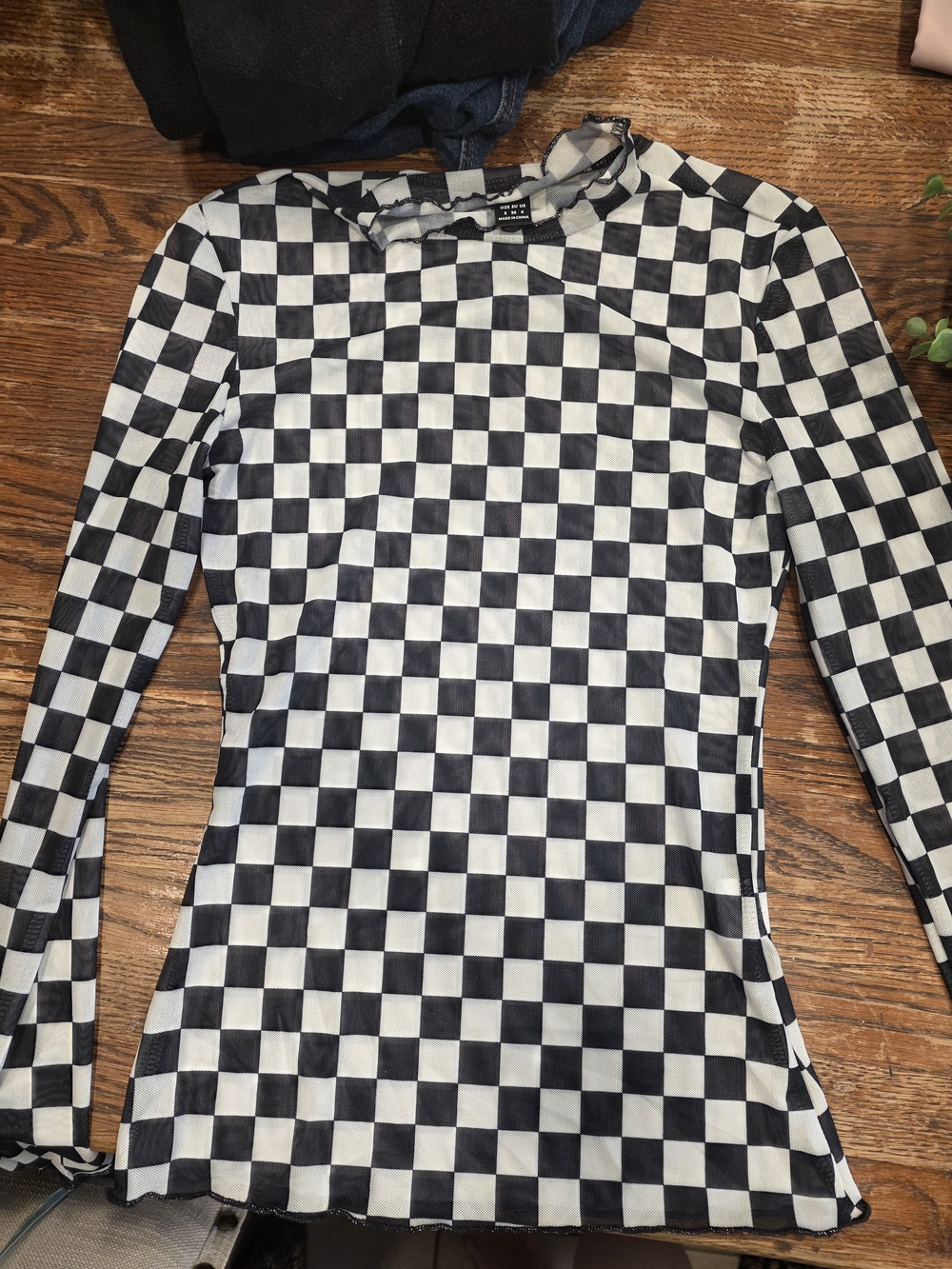 SHEIN Black & White Checkerboard Long Sleeve Top